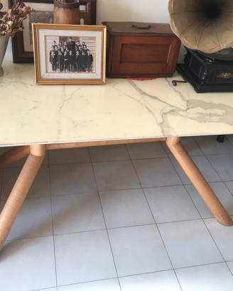 Tavolo design base marmo e gambe in legno