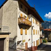 Casa da ristrutturare di ampie dimensioni