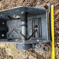 Elevatore ruota scorta  per fissaggio sotto camion