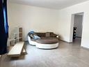 appartamento-al-piano-terra-con-area-esterna-e-gar
