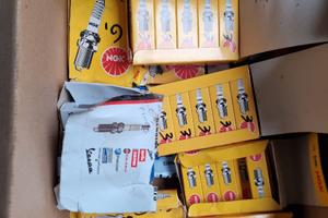 Lotto 98 candele NGK, Beru, Champion – NUOVE – Sco