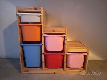 Mobiletto a gradini di legno Ikea con contenitori