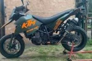 Moto ktm 690