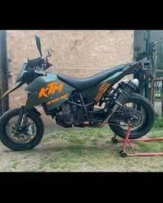 Moto ktm 690