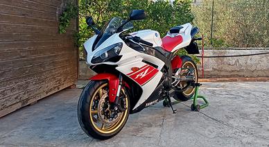 YAMAHA YZF R1