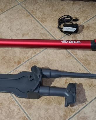Ariete 2757 22V per pezzi di ricambio/non funziona