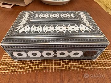 Scatola porta cucito indiana XIX