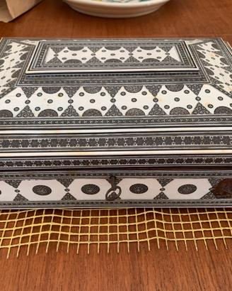 Scatola porta cucito indiana XIX