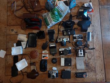 Attrezzatura fotografica analogica mista