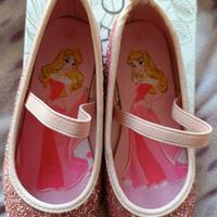 Scarpe eleganti ballerina con lo strass 