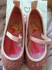 Scarpe eleganti ballerina con lo strass 