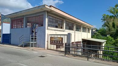 Palazzina due livelli con parcheggio