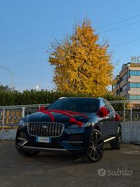 Noleggio Jaguar F pace