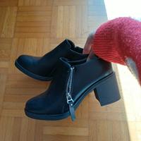Stivaletti neri, scarpe con tacco basso lover y
