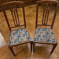 Coppia di sedie in legno