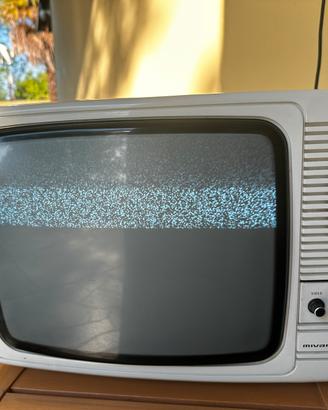Televisore vintage bianco e nero