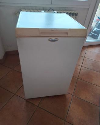 Congelatore a pozzetto whirlpool usato