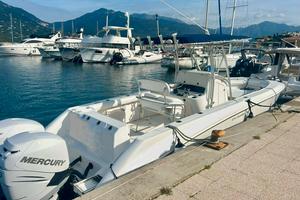 Boston Whaler Outrage 270