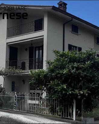 Casa indipendente di 301 m² con 3 locali e box aut