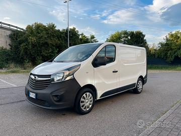 Opel Vivaro Si Presenta In Condizioni Eccellenti