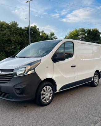 Opel Vivaro Si Presenta In Condizioni Eccellenti