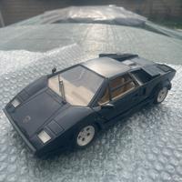 Lamborghini cuntach  nera polistil  scala 1/18