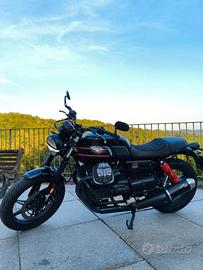 Moto Guzzi V7 Stone Special Edition 2024