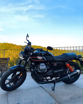 Moto Guzzi V7 Stone Special Edition 2024