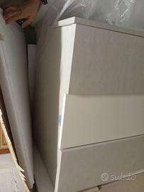 Comò / cassettiera moderna ancora imballata