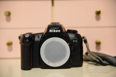 NIKON F75 corpo, completa di borsa Sansonite