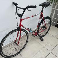 Bicicletta da corsa tipo scatto fisso