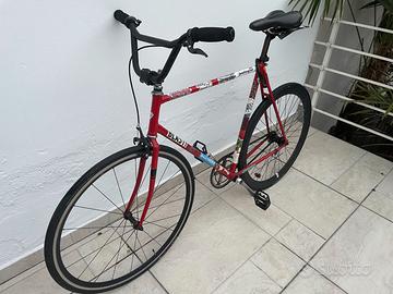 Bicicletta da corsa tipo scatto fisso