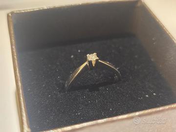 Solitario in oro bianco 18 KT con diamante