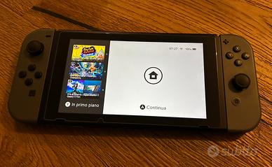 Nintendo Switch + Mario Kart Deluxe 8