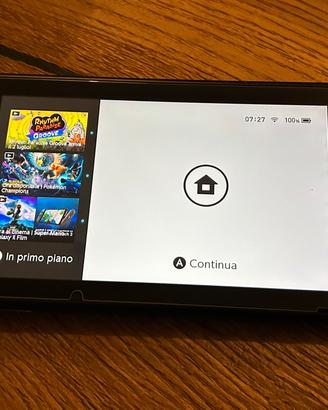 Nintendo Switch + Mario Kart Deluxe 8