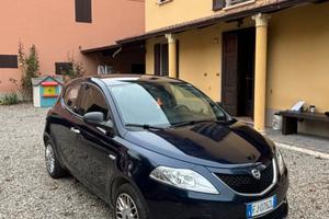 Lacia Ypsilon Platino