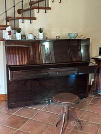 Pianoforte verticale Pearl River in legno lucido