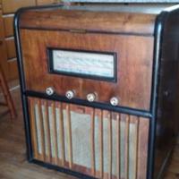 Radio valvolare con mobile