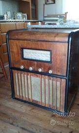 Radio valvolare con mobile