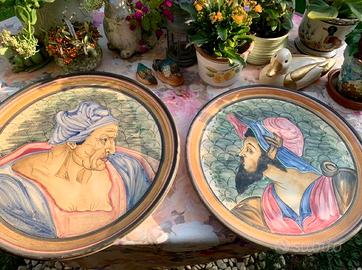 Coppia di grandi piatti da parata Deruta