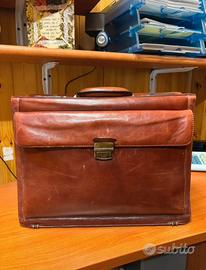 Borsa di pelle vera, Orna