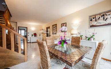 Ampio duplex al secondo piano con 2 balconi e terr