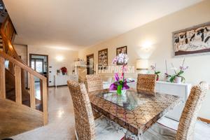 Ampio duplex al secondo piano con 2 balconi e terr