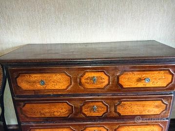 Cassettone d'antiquariato del XVII sec. 