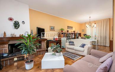 RIF. Vn024s - VILLA A SCHIERA ZONA PARCO DUCALE