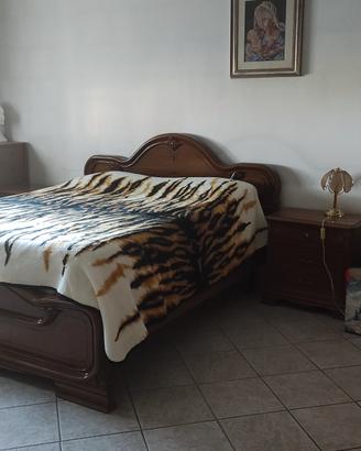 Camera da letto completa in legno - stile classico
