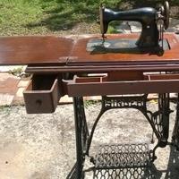 Macchina da cucire d'epoca SINGER