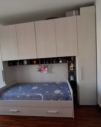 Armadio a ponte matrimoniale + Divano letto