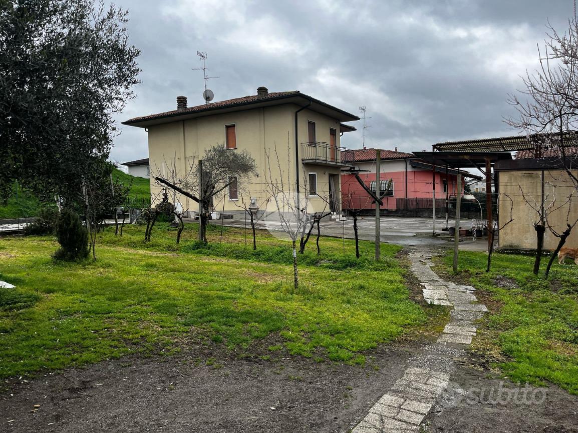 3 LOCALI A CAPRIANO DEL COLLE - Altro