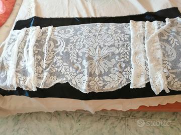 Bordura per tenda realizzata all'uncinetto